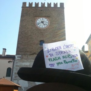 Il lancio del flash mob  in piazza Ferretto di domenica 12 maggio